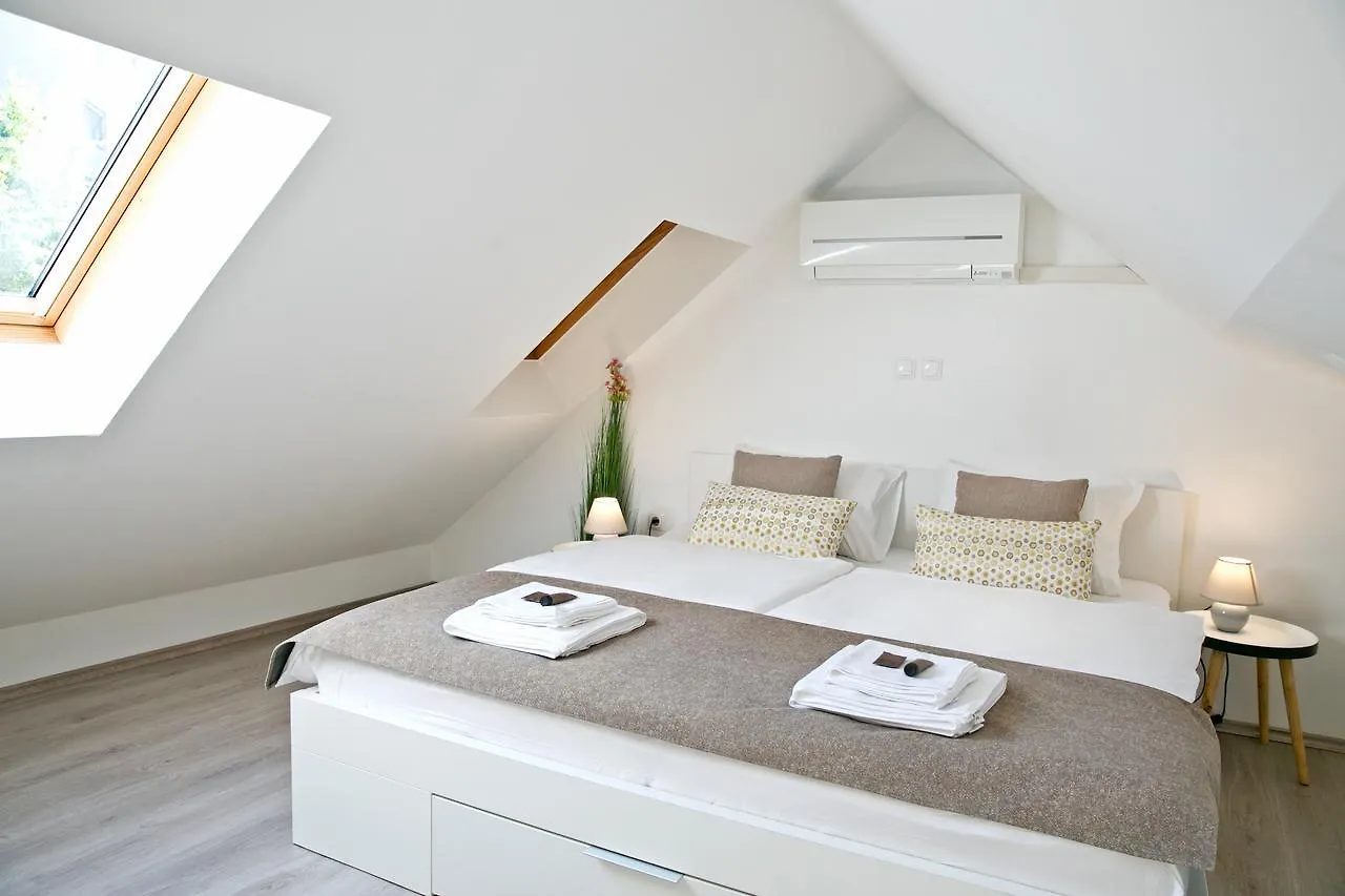 Apartments Hisa Pod Gradom Ljubljana